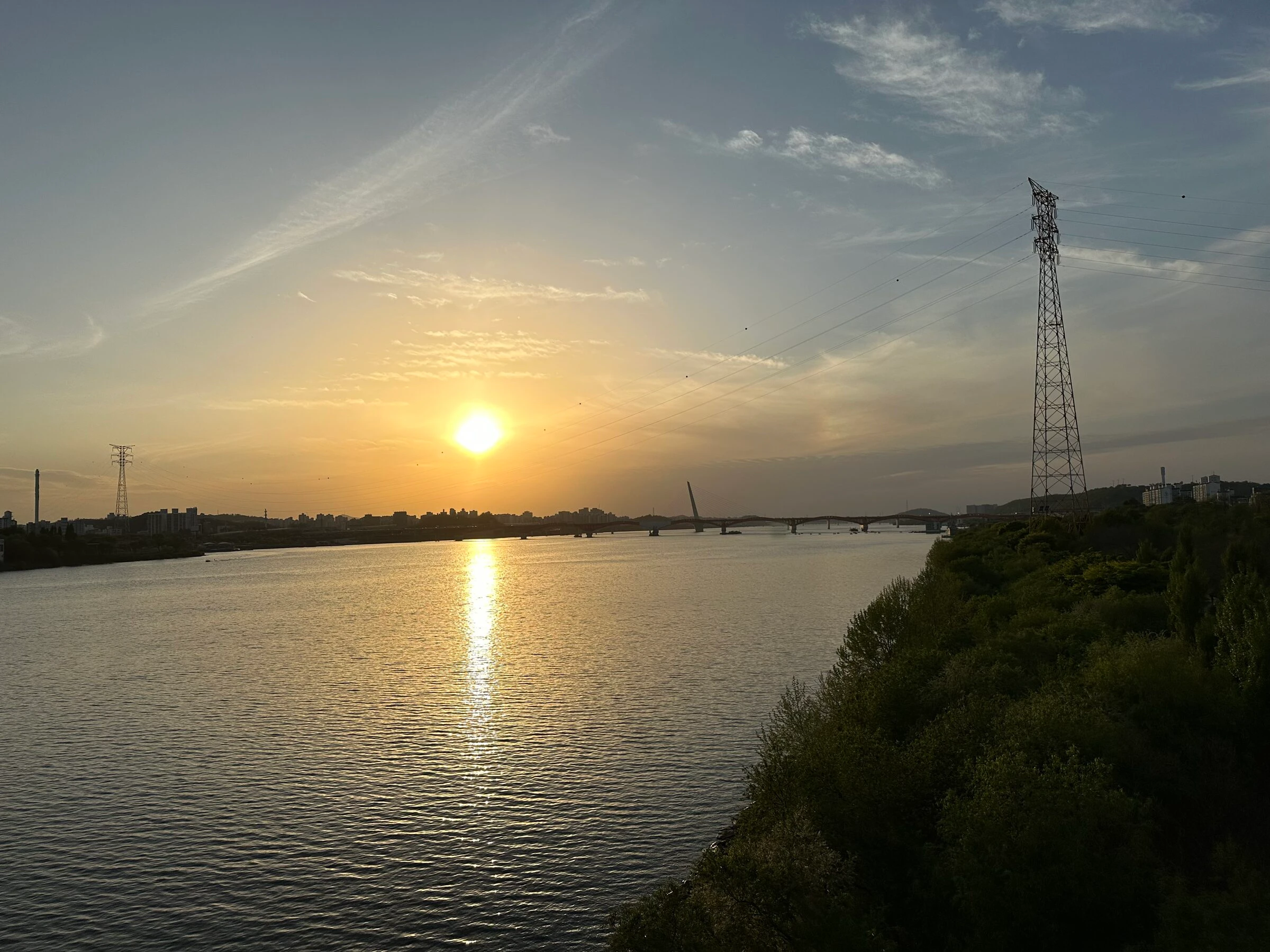 A golden spring sunset reflected across the calm Han River in Mapo.