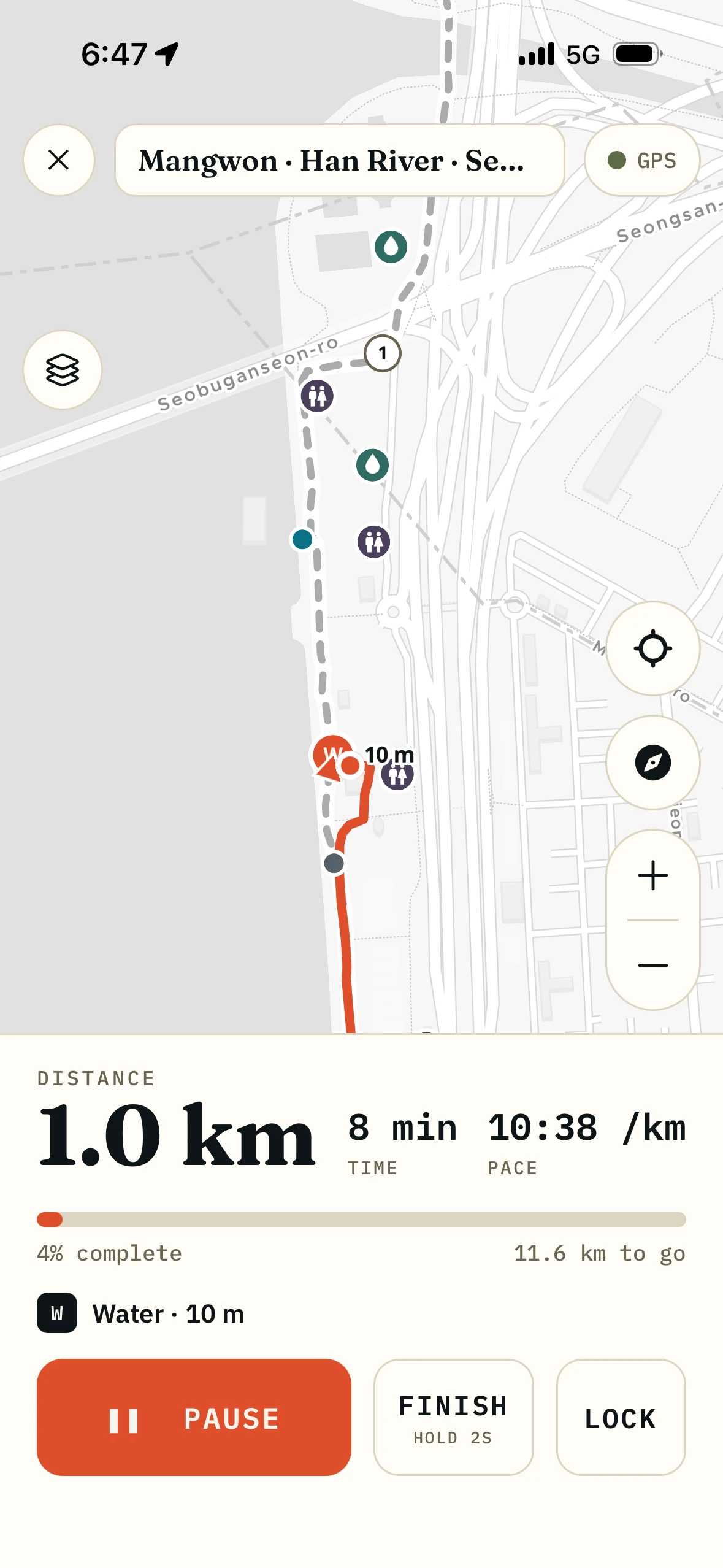 Run With Me Seoul following a route with the completed path in orange, the remaining course dotted, route progress and water 10 metres ahead