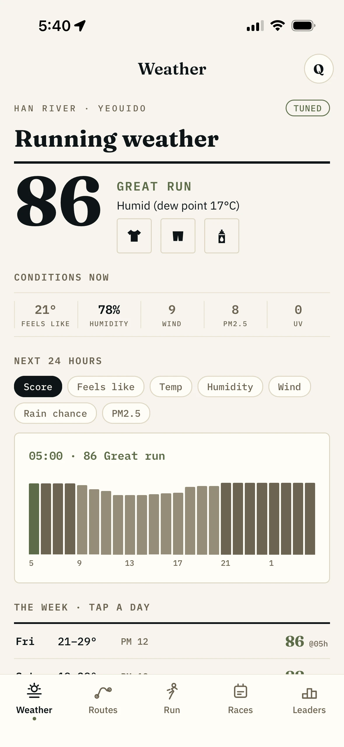 Run With Me Seoul running weather screen with score, conditions and hourly forecast